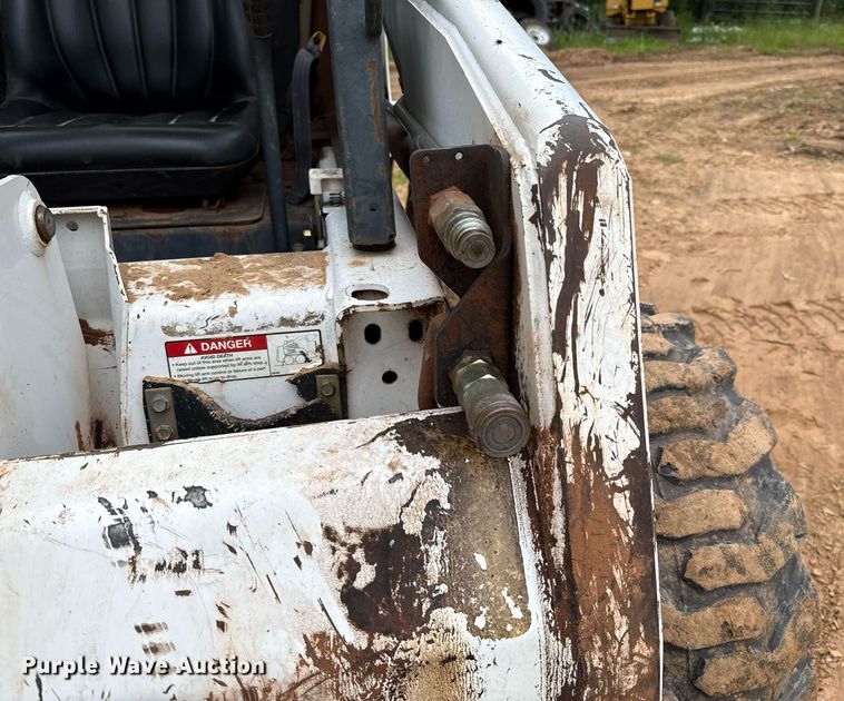 image for item EJ4705 1999 Bobcat 863 skid steer loader