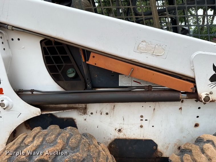 image for item EJ4705 1999 Bobcat 863 skid steer loader