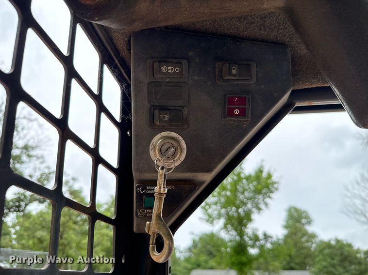 image for item EJ4705 1999 Bobcat 863 skid steer loader