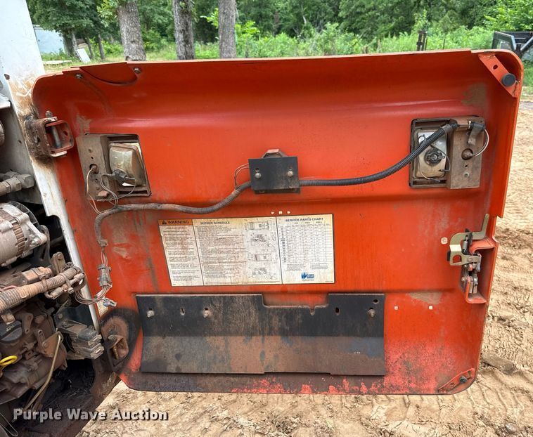 image for item EJ4705 1999 Bobcat 863 skid steer loader