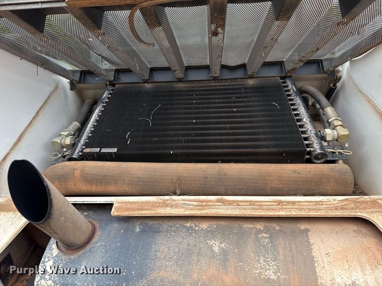 image for item EJ4705 1999 Bobcat 863 skid steer loader