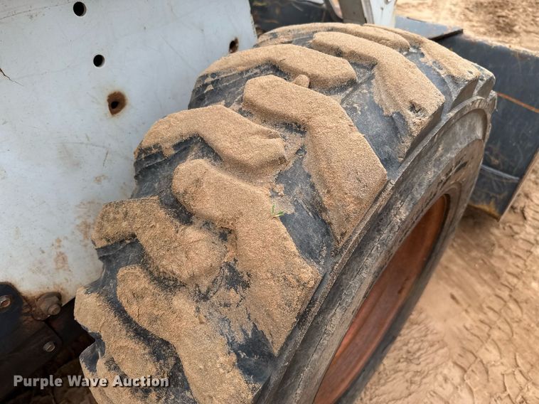 image for item EJ4705 1999 Bobcat 863 skid steer loader