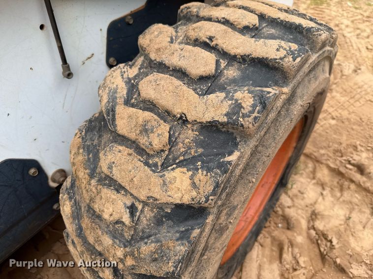 image for item EJ4705 1999 Bobcat 863 skid steer loader