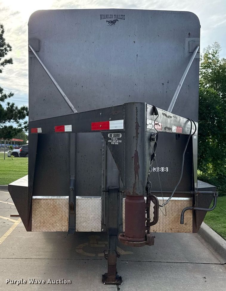 image for item EJ4722 2005 Wrangler enclosed cargo trailer