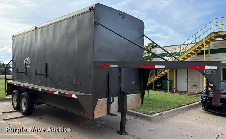 image for item EJ4722 2005 Wrangler enclosed cargo trailer