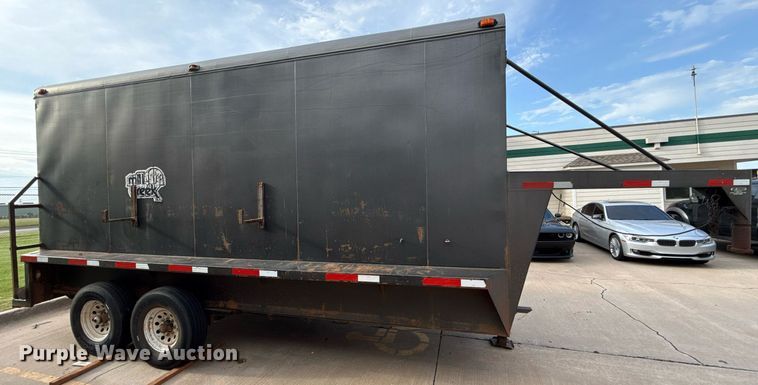 image for item EJ4722 2005 Wrangler enclosed cargo trailer