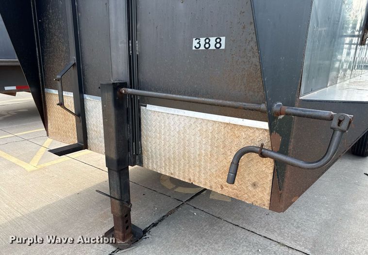 image for item EJ4722 2005 Wrangler enclosed cargo trailer