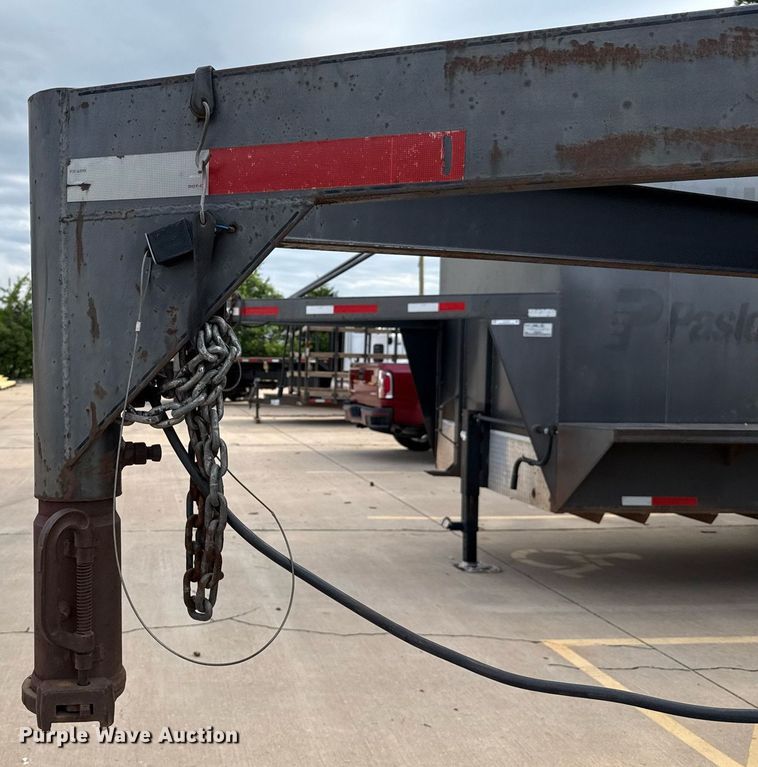 image for item EJ4722 2005 Wrangler enclosed cargo trailer