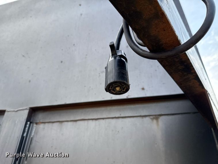 image for item EJ4722 2005 Wrangler enclosed cargo trailer