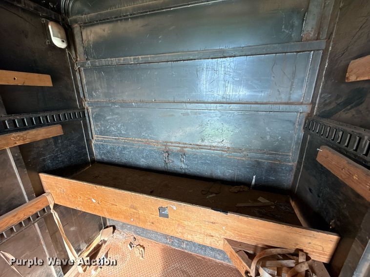 image for item EJ4722 2005 Wrangler enclosed cargo trailer