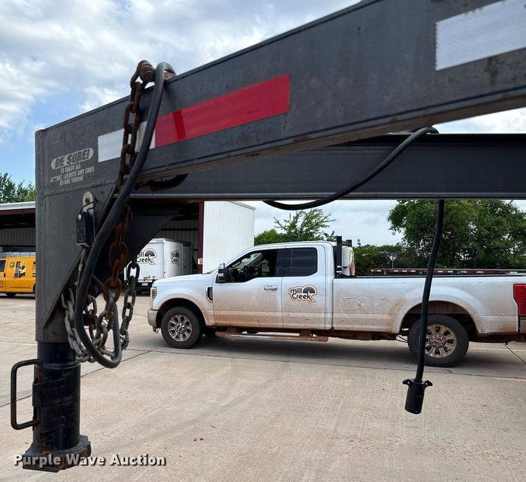 image for item EJ4723 2005 Wrangler enclosed cargo trailer