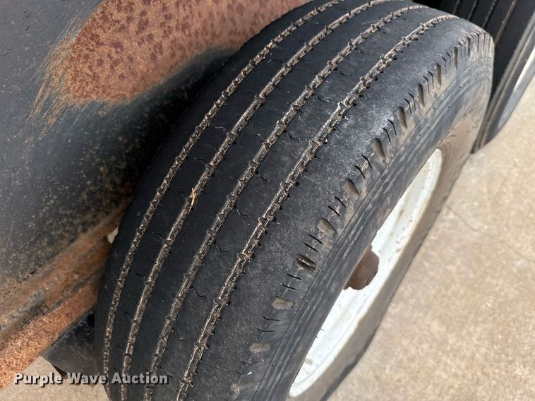 image for item EJ4723 2005 Wrangler enclosed cargo trailer