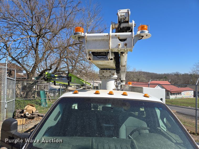 image for item EJ7376 2012 Ford F450 Super Duty bucket truck