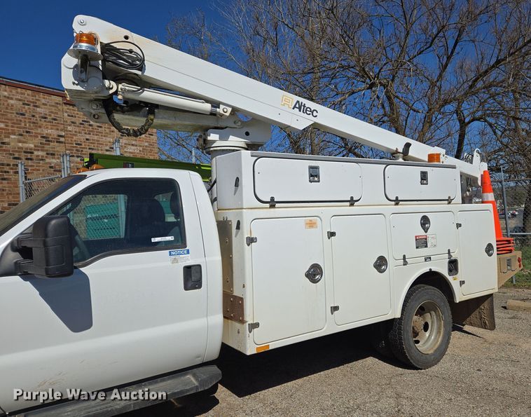image for item EJ7376 2012 Ford F450 Super Duty bucket truck
