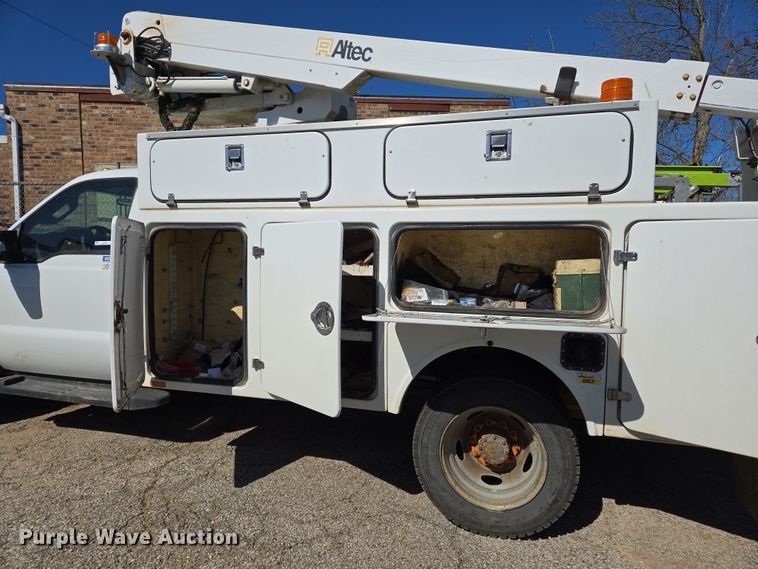 image for item EJ7376 2012 Ford F450 Super Duty bucket truck