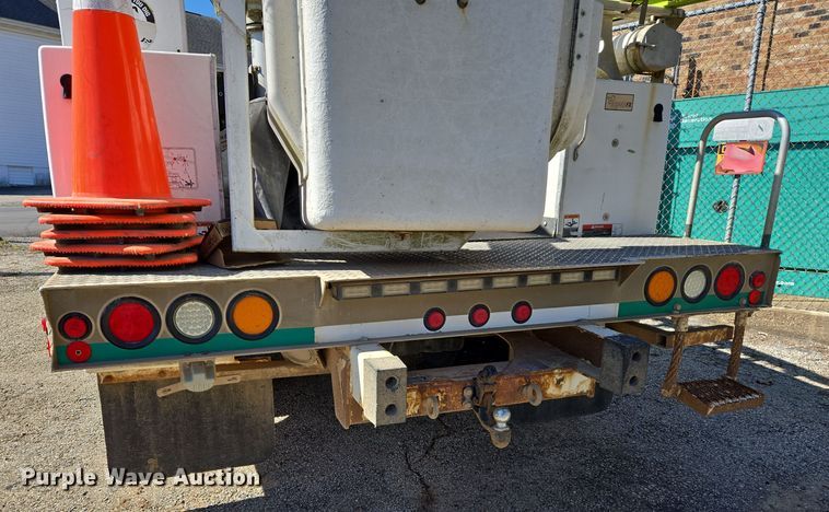 image for item EJ7376 2012 Ford F450 Super Duty bucket truck