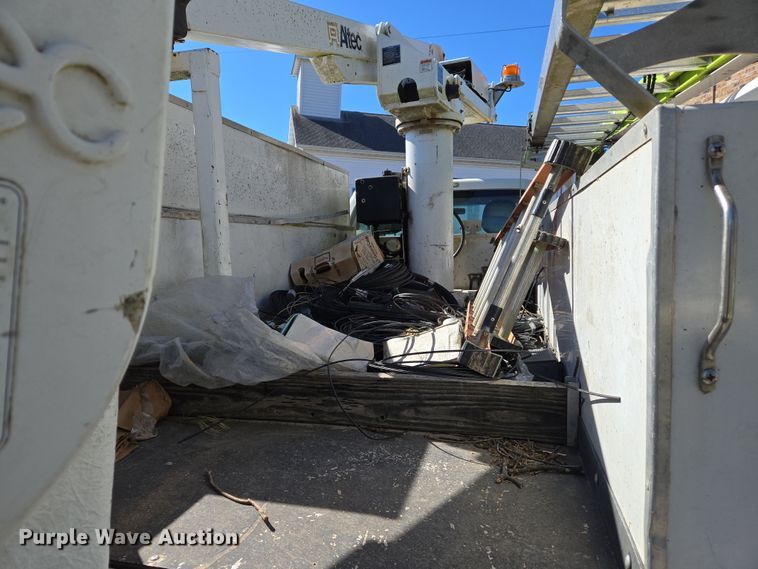 image for item EJ7376 2012 Ford F450 Super Duty bucket truck