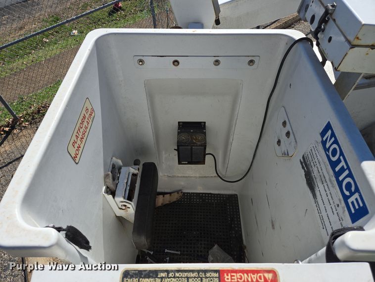 image for item EJ7376 2012 Ford F450 Super Duty bucket truck