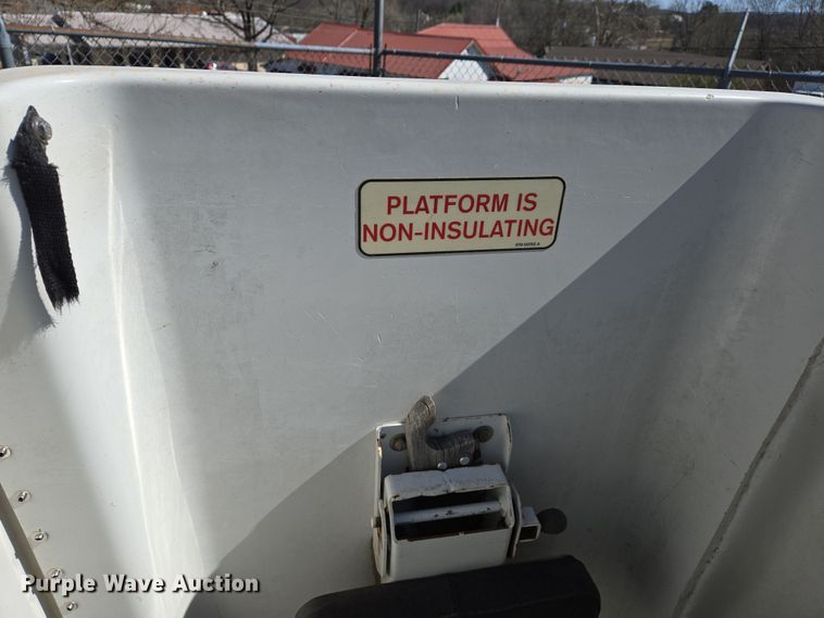 image for item EJ7376 2012 Ford F450 Super Duty bucket truck