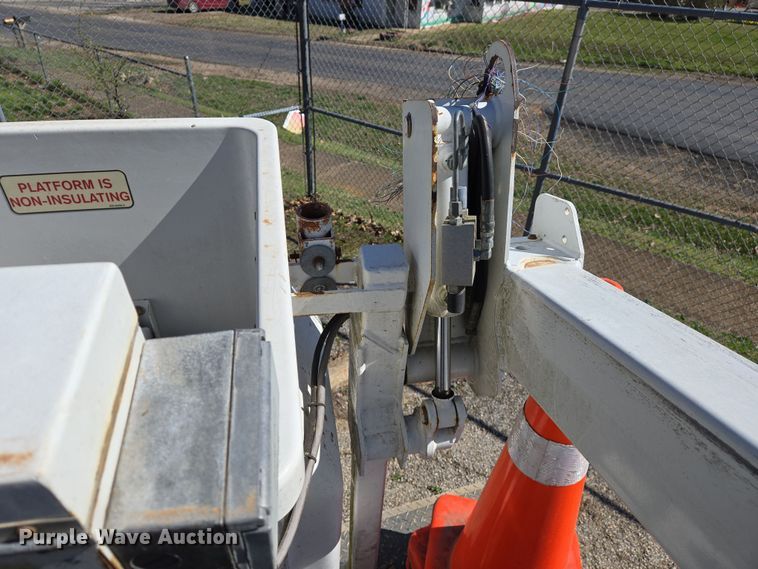 image for item EJ7376 2012 Ford F450 Super Duty bucket truck