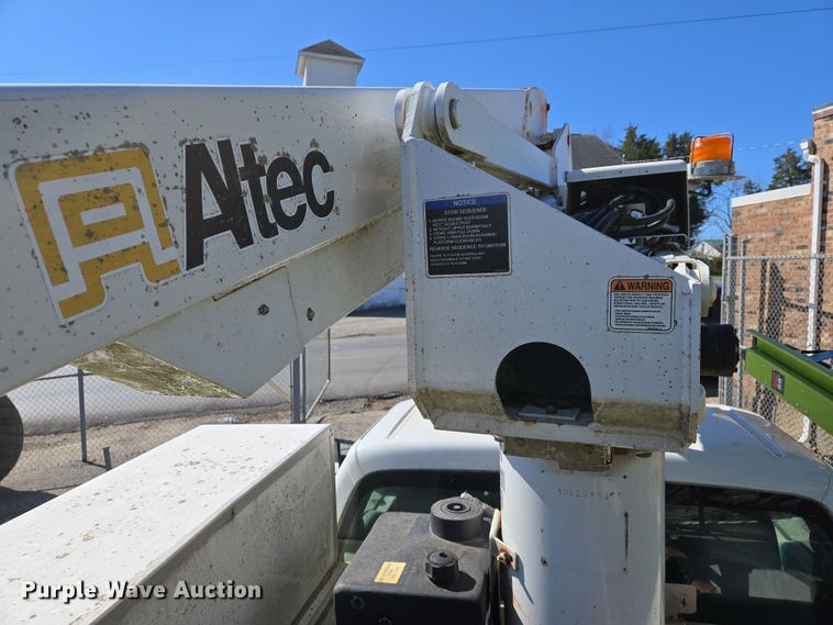 image for item EJ7376 2012 Ford F450 Super Duty bucket truck