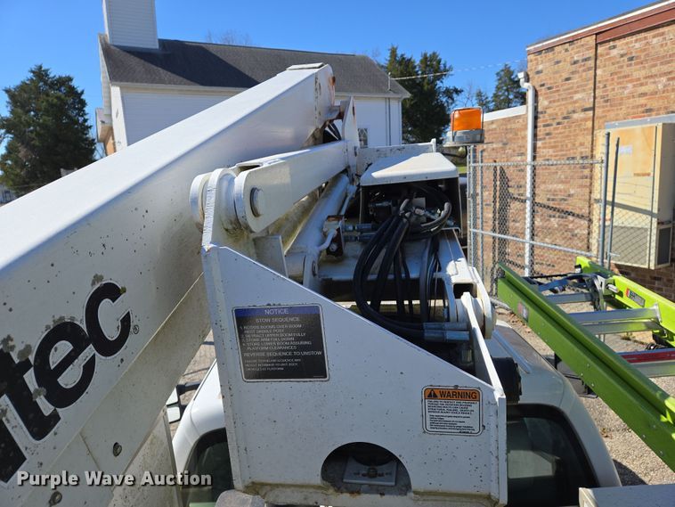 image for item EJ7376 2012 Ford F450 Super Duty bucket truck