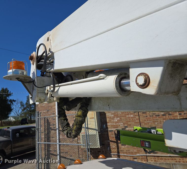 image for item EJ7376 2012 Ford F450 Super Duty bucket truck