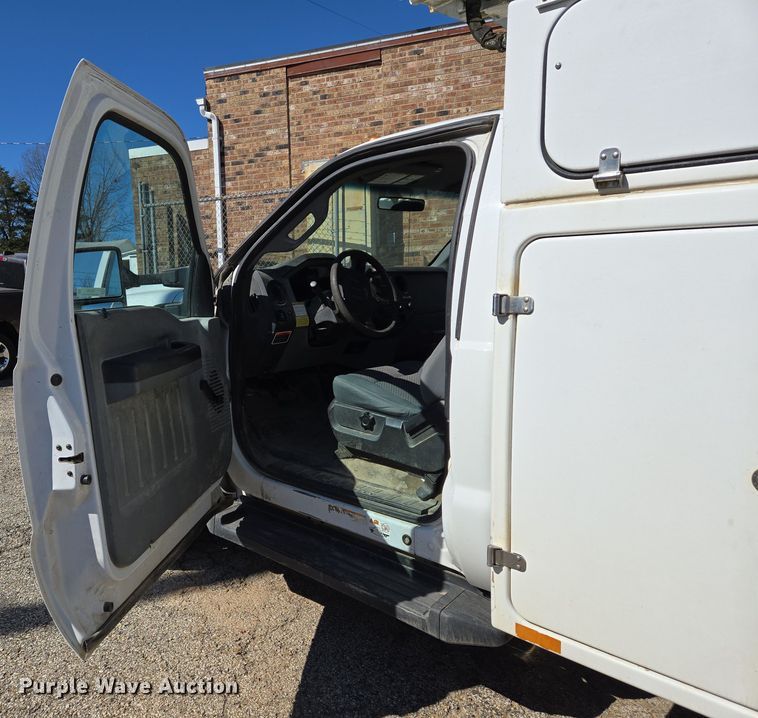 image for item EJ7376 2012 Ford F450 Super Duty bucket truck