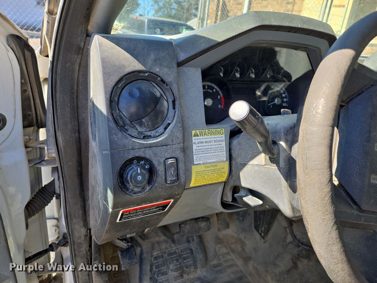 image for item EJ7376 2012 Ford F450 Super Duty bucket truck