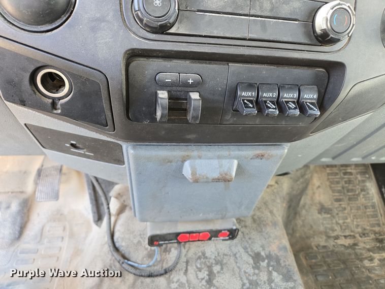 image for item EJ7376 2012 Ford F450 Super Duty bucket truck