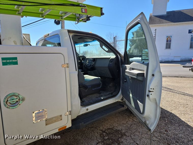 image for item EJ7376 2012 Ford F450 Super Duty bucket truck