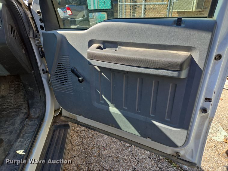 image for item EJ7376 2012 Ford F450 Super Duty bucket truck