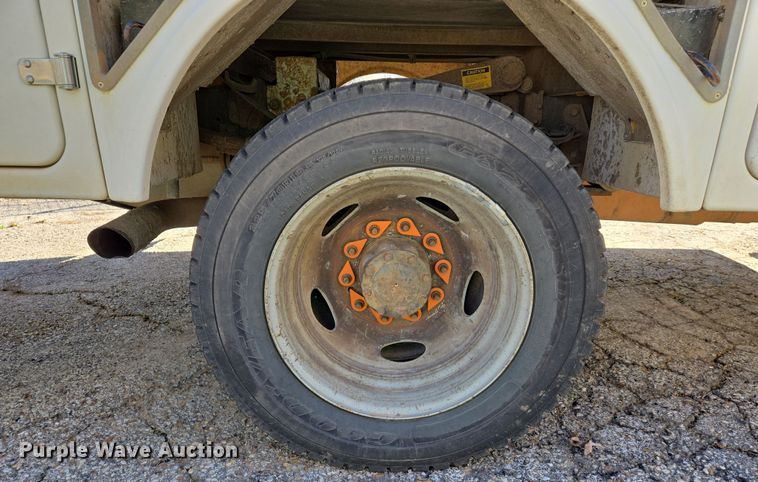 image for item EJ7376 2012 Ford F450 Super Duty bucket truck