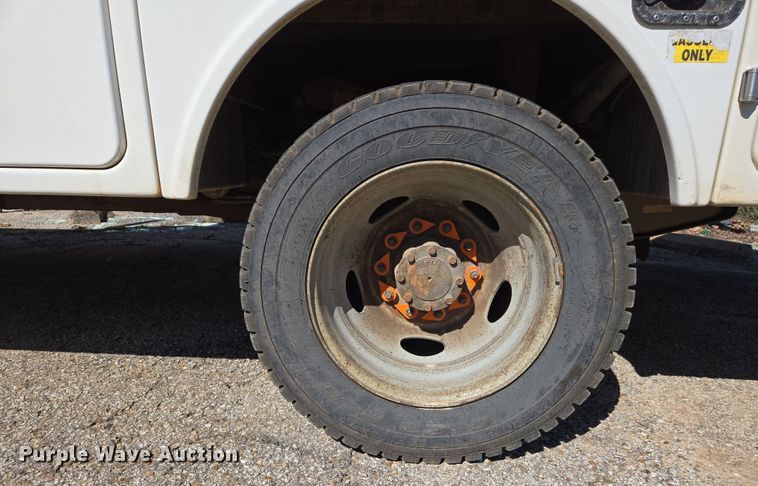 image for item EJ7376 2012 Ford F450 Super Duty bucket truck