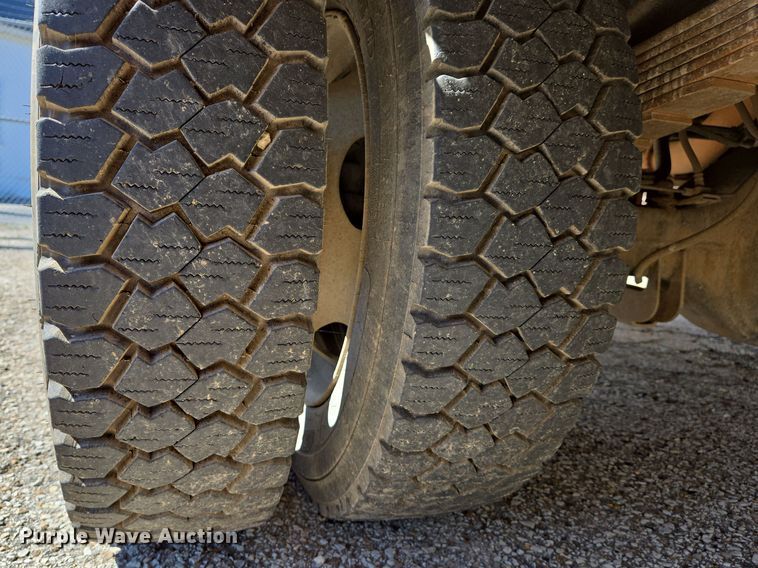 image for item EJ7376 2012 Ford F450 Super Duty bucket truck