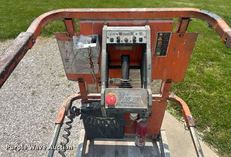 image for item EK8209 2007 JLG 2030ES scissor lift