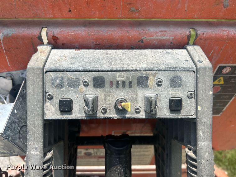 image for item EK8209 2007 JLG 2030ES scissor lift