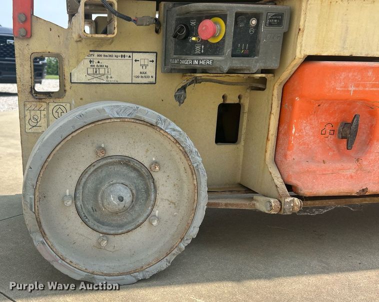image for item EK8209 2007 JLG 2030ES scissor lift