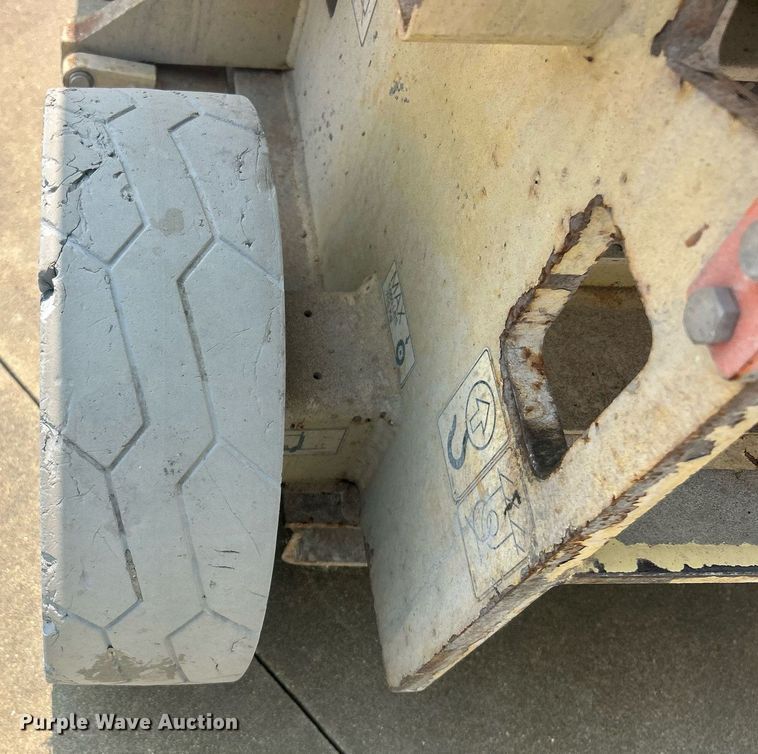 image for item EK8209 2007 JLG 2030ES scissor lift