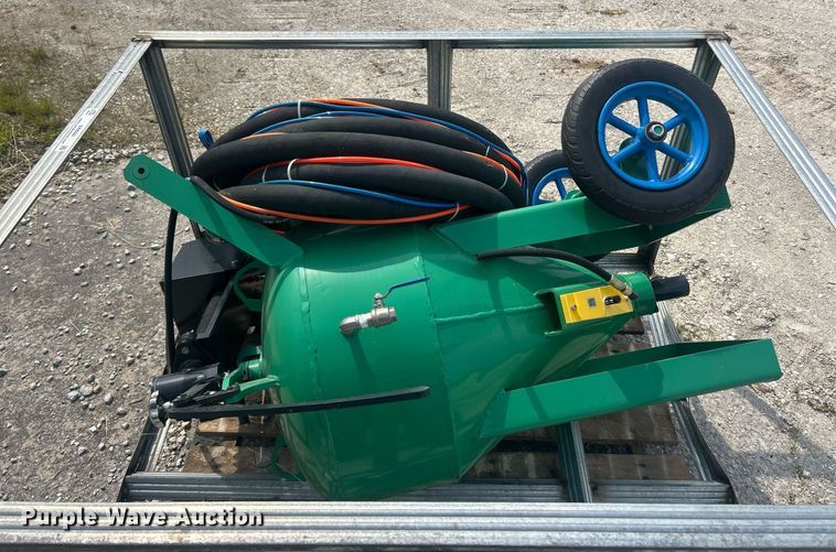 image for item EK8222 Mobile blasting sand blaster