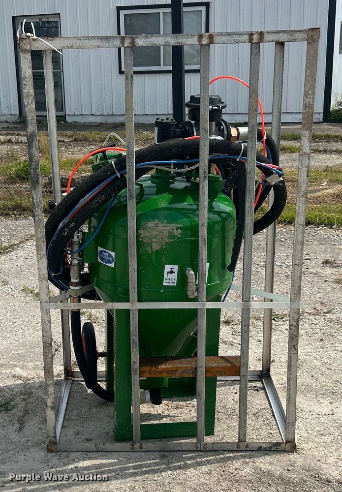 image for item EK8223 Mobile Blasting sand blaster