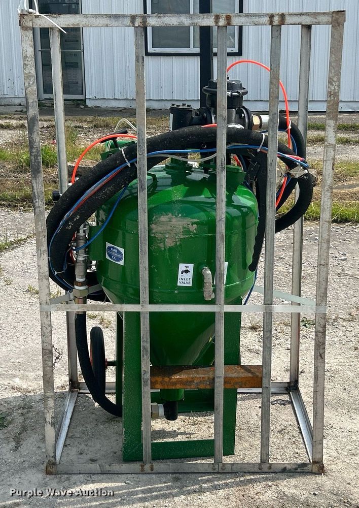 image for item EK8223 Mobile Blasting sand blaster