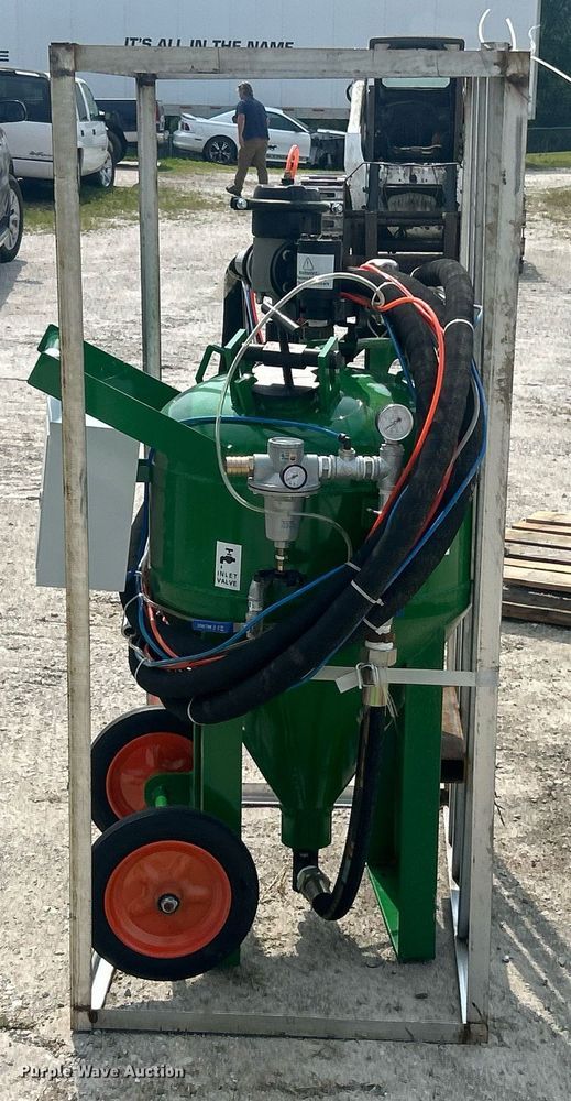image for item EK8223 Mobile Blasting sand blaster