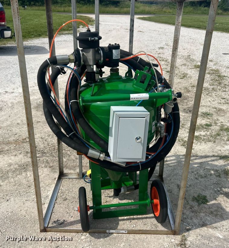 image for item EK8223 Mobile Blasting sand blaster
