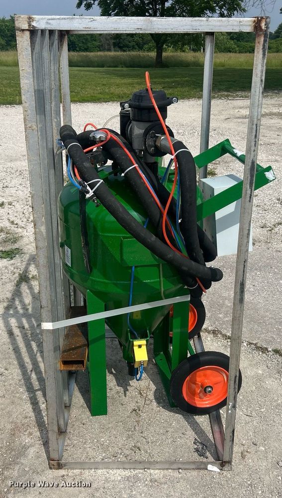 image for item EK8223 Mobile Blasting sand blaster