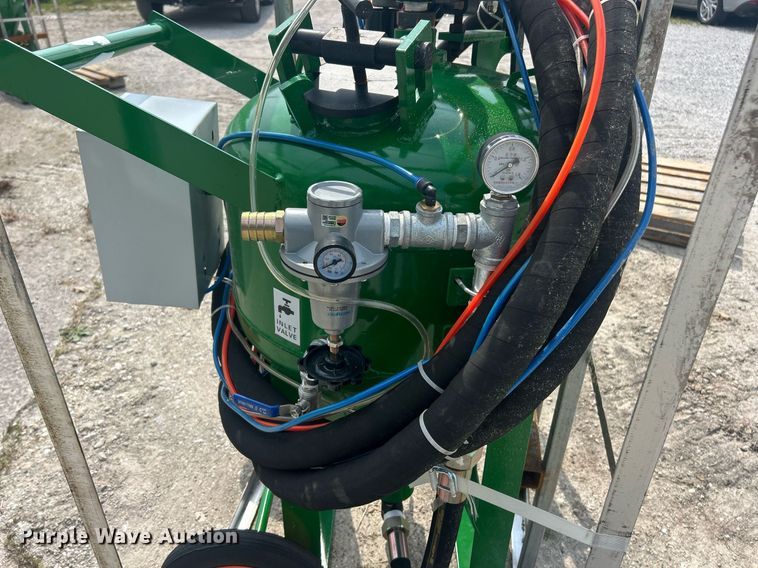 image for item EK8223 Mobile Blasting sand blaster