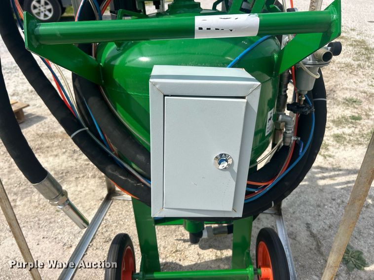 image for item EK8223 Mobile Blasting sand blaster