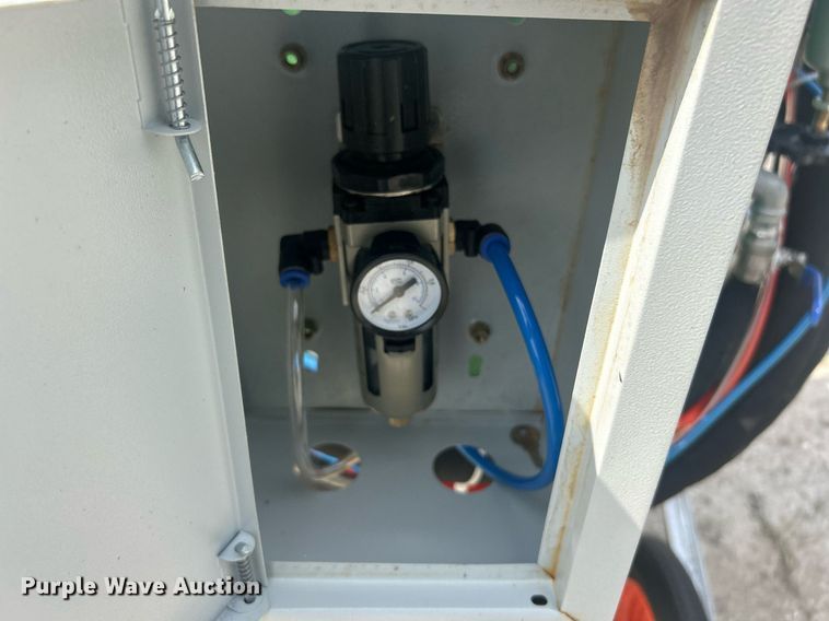 image for item EK8223 Mobile Blasting sand blaster