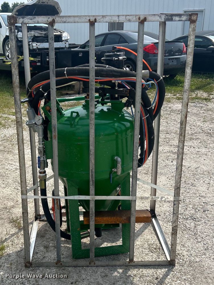 image for item EK8224 Mobile Blasting sand blaster