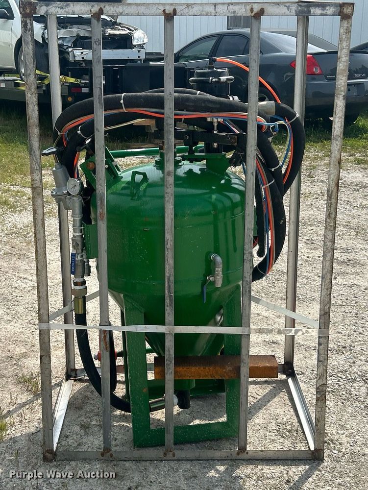 image for item EK8224 Mobile Blasting sand blaster